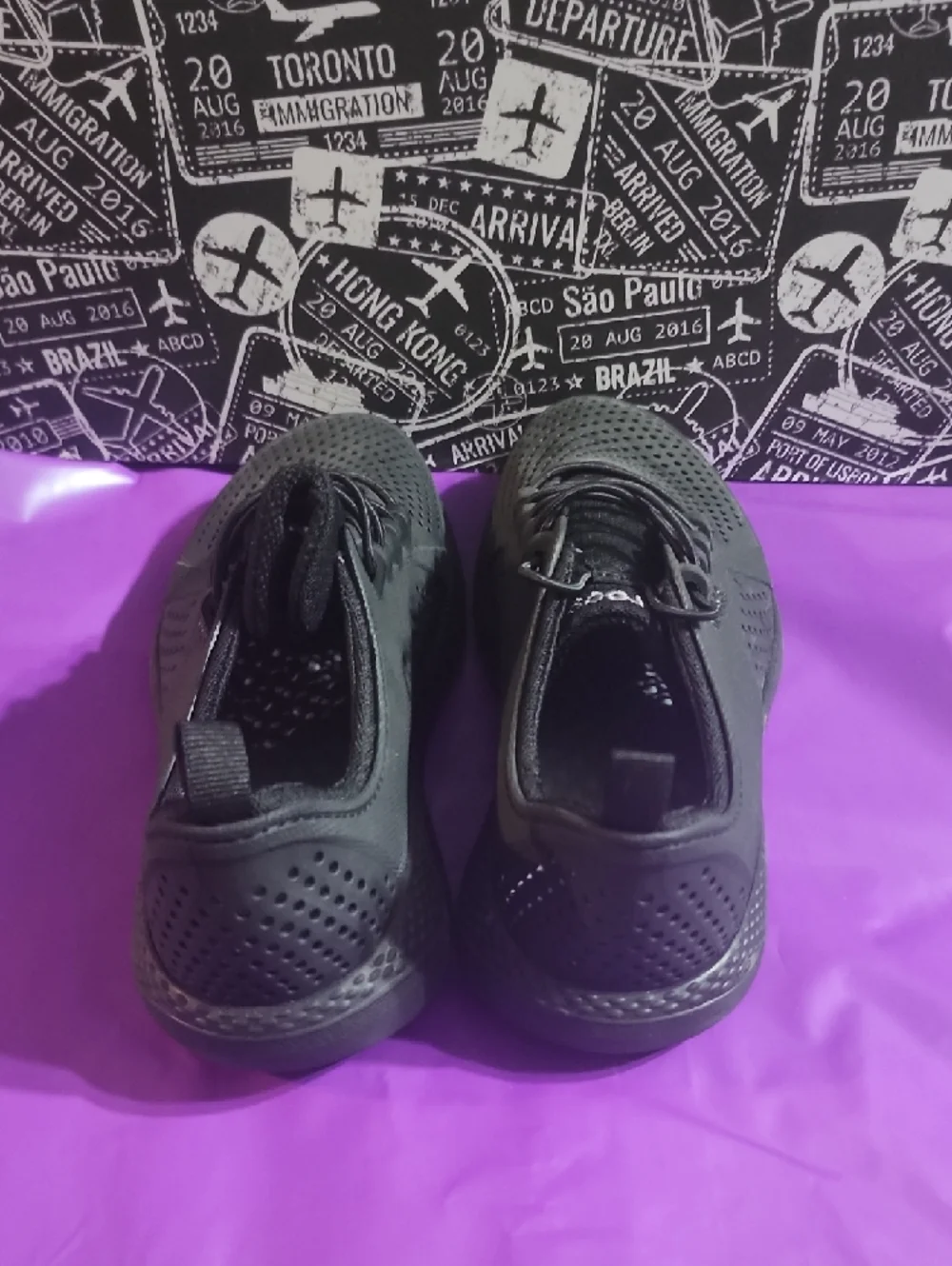 Crocs - Youth/Juniors size 6 Black Perforated Casual Sneakers